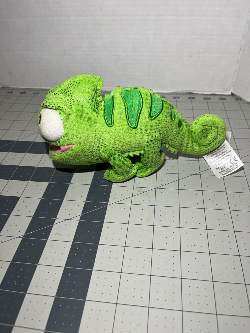 Disney tangled pascal - Picture 3 of 8